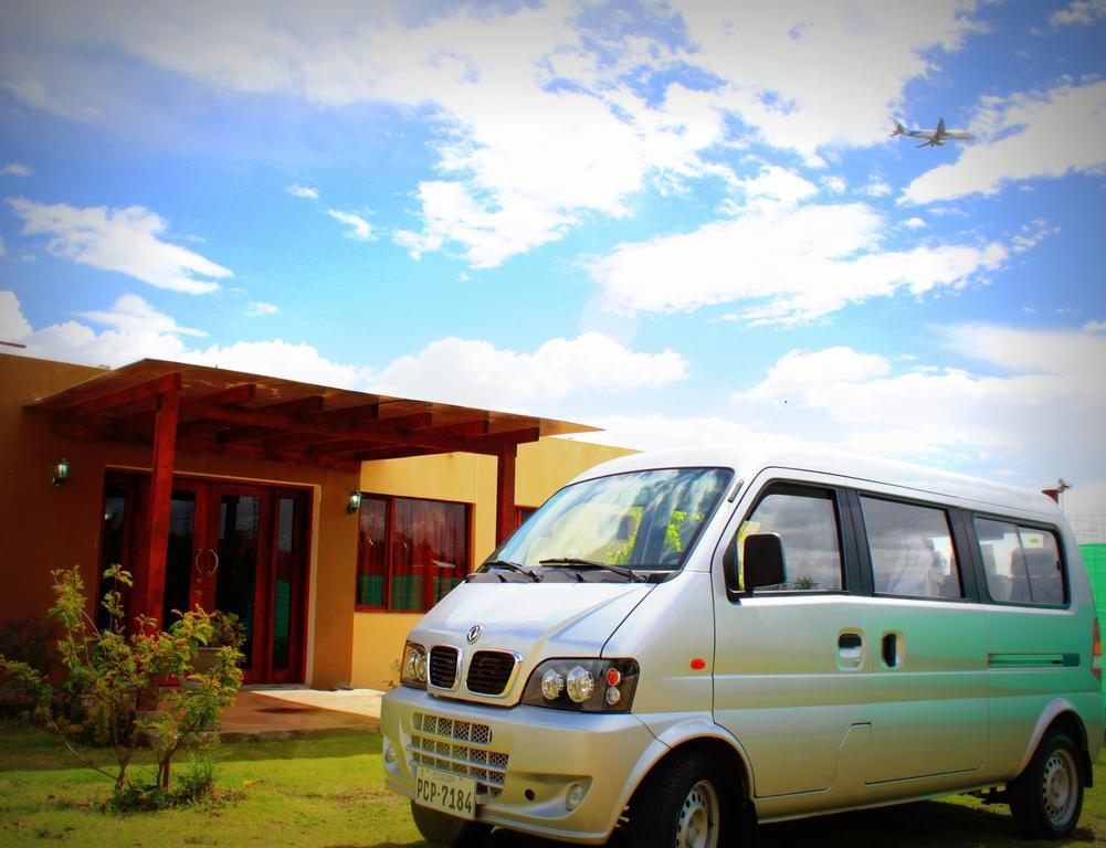Hotel Las Mercedes Airport-Quito Tababela Eksteriør billede