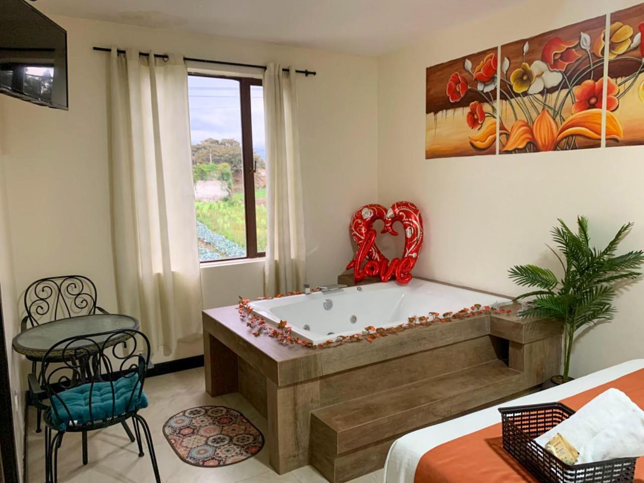 Hotel Las Mercedes Airport-Quito Tababela Eksteriør billede