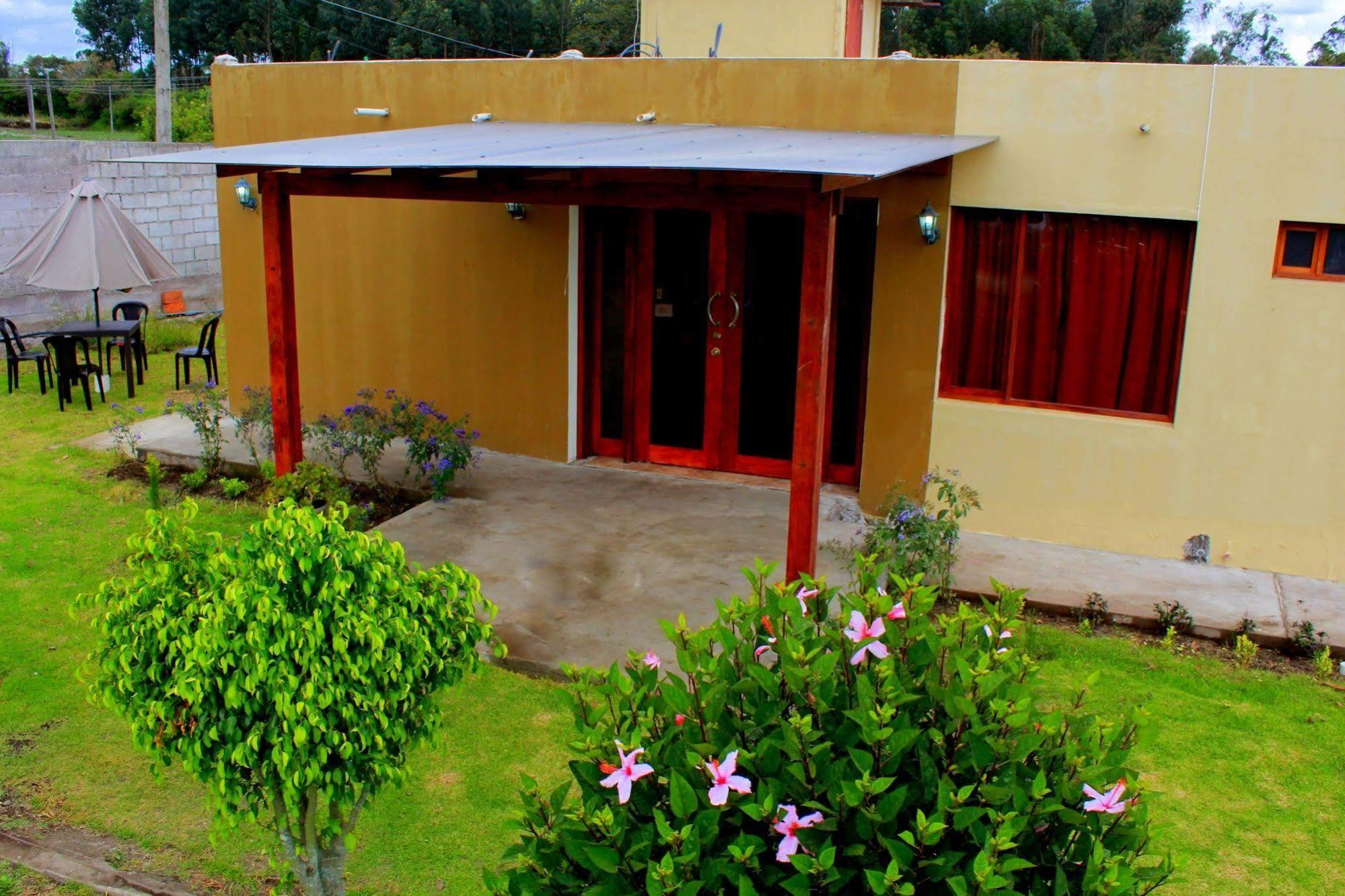 Hotel Las Mercedes Airport-Quito Tababela Eksteriør billede
