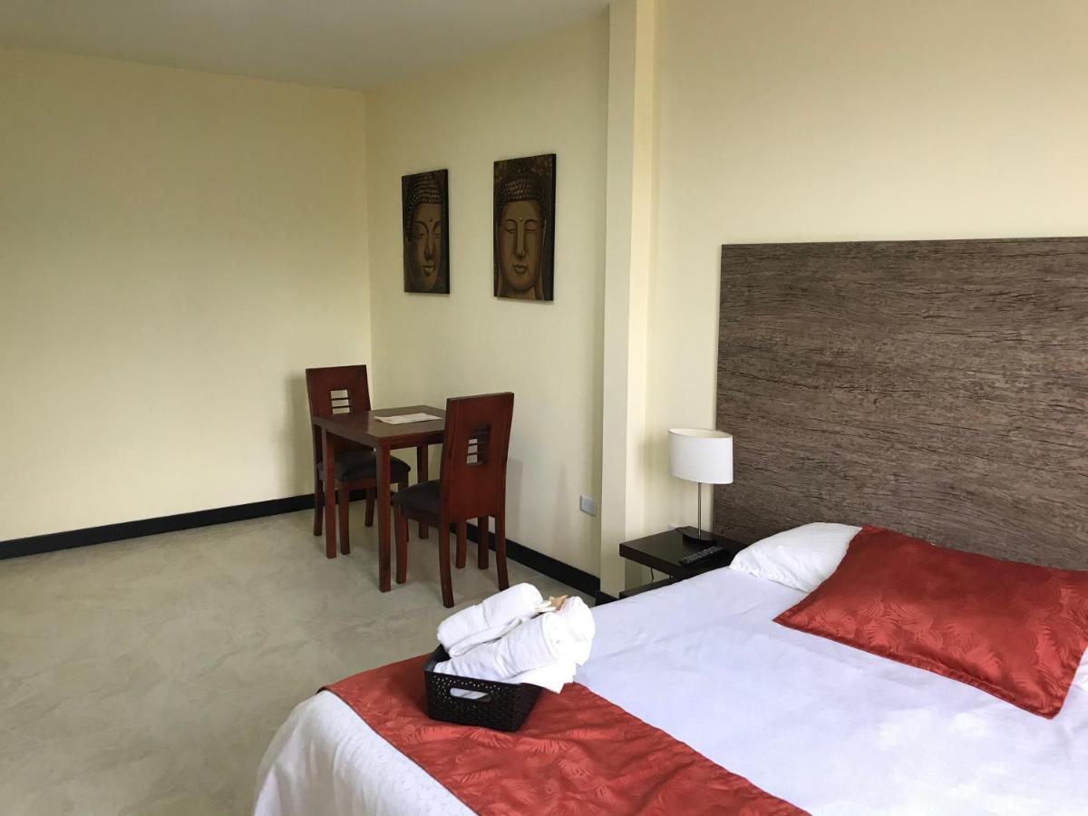 Hotel Las Mercedes Airport-Quito Tababela Eksteriør billede