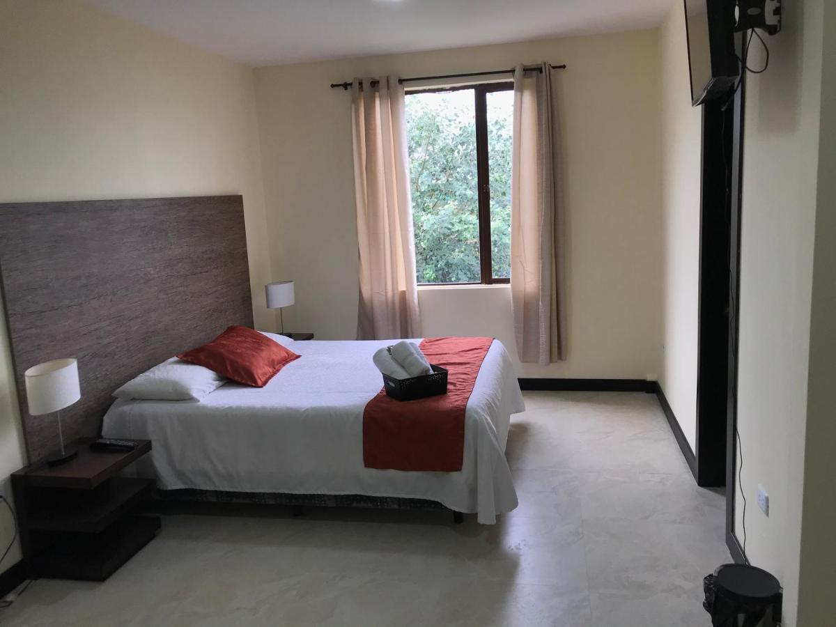 Hotel Las Mercedes Airport-Quito Tababela Eksteriør billede